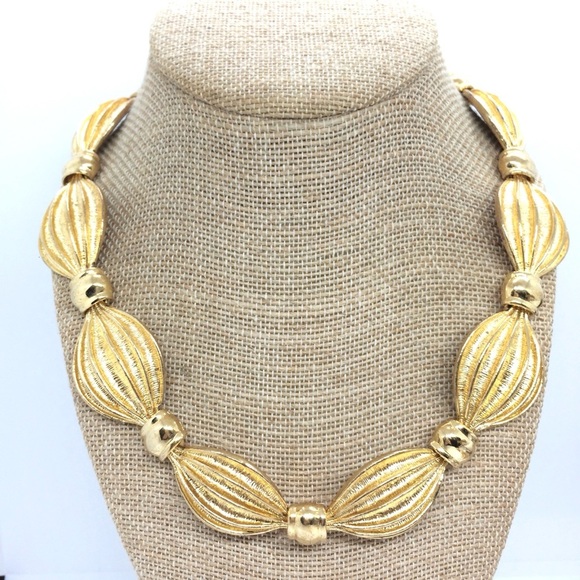 VINTAGE 80S 90S UNSIGNED IVANA TRUMP BRUSHED GOLD TONE RIBBON NECKLACE STATEMENT - Picture 1 of 17